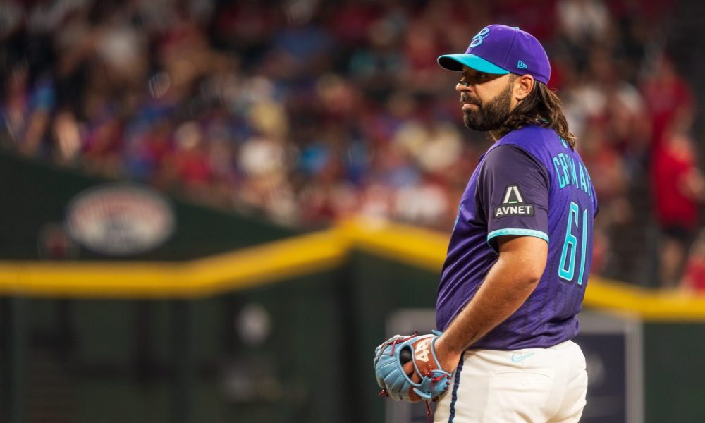 Former Diamondbacks RHP Nabil Crismatt signs with Rangers