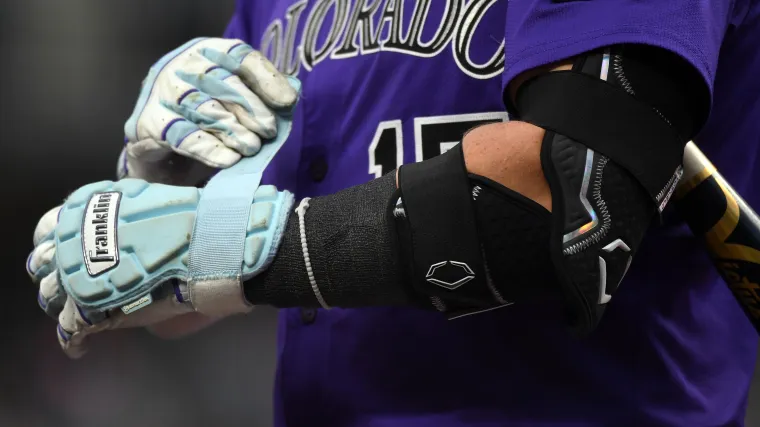 Rockies sign record-setting son of former Colorado GM image