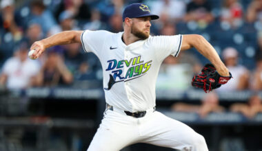 Giants To Sign Adrian Houser