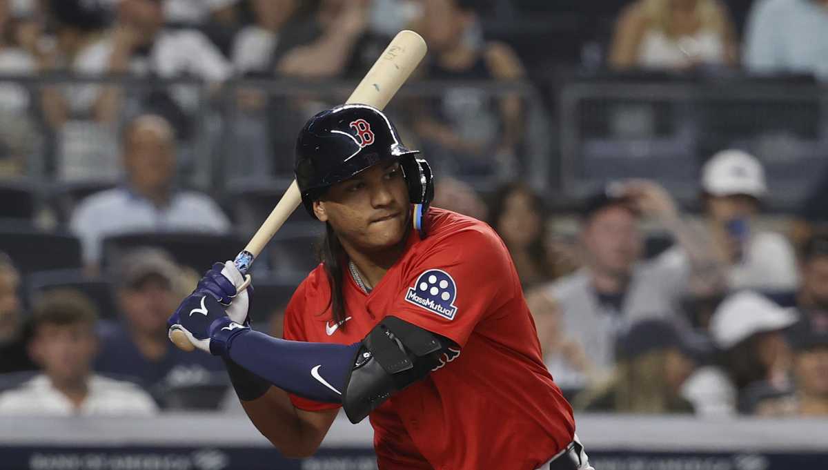 Pirates acquire outfielder Jhostynxon Garcia in 5-player deal with Red Sox