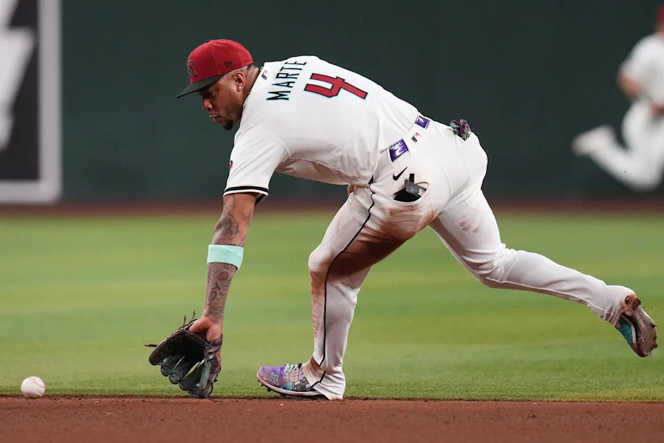 Arizona Diamondbacks infielder Ketel Marte (4) scoops up a ground ball against the Los Angeles Dodgers at Chase Field in Phoenix, on Sept. 24, 2025. (Joe Rondone/The Republic/USA TODAY NETWORK/Imagn Images)