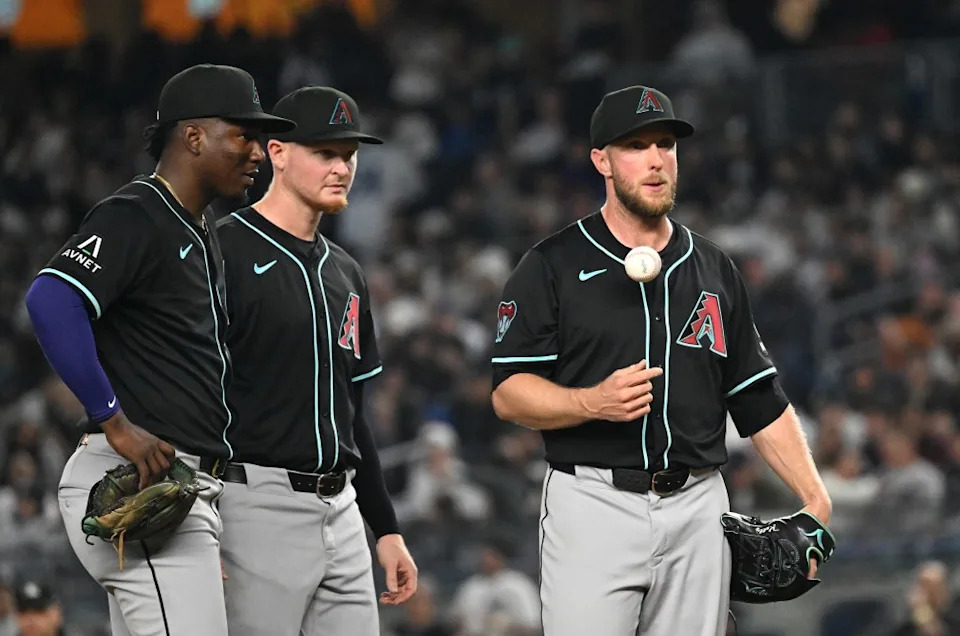 Diamondbacks pitcher Merrill Kelly (29) reacts on the mound as he waits to be pulled from the game during the fourth inning of the Yankees and Arizona Diamondbacks game at Yankee Stadium. Bill Kostroun/New York Post