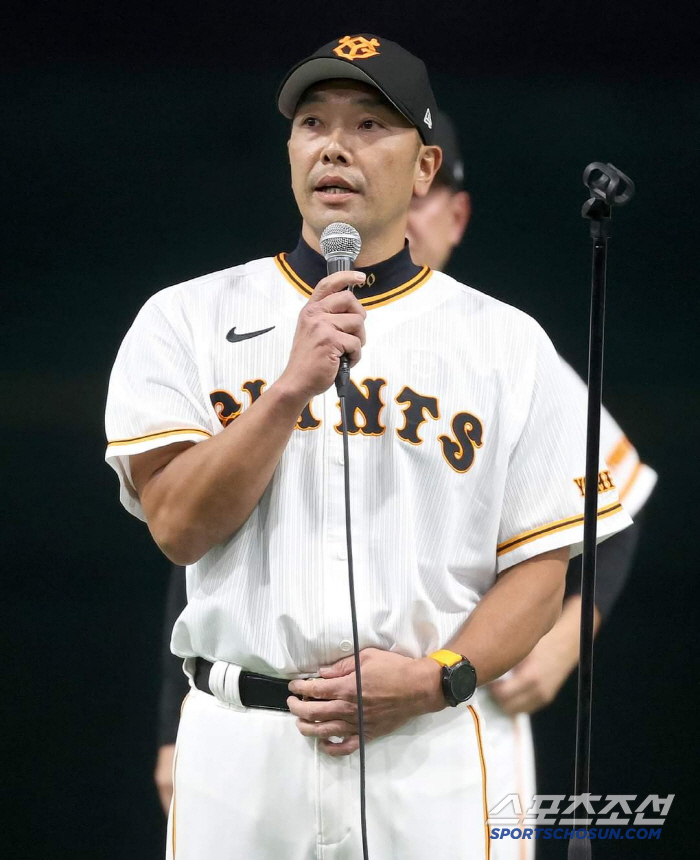 Coach Abe (Min Chang-ki's Japanese baseball team) ended the press conference in 30 seconds after humiliation of the opening 4 consecutive losses in 22 years due to his archrival Hanshin