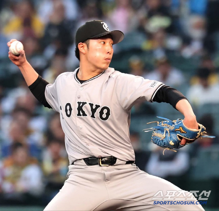 Coach Abe (Min Chang-ki's Japanese baseball team) ended the press conference in 30 seconds after humiliation of the opening 4 consecutive losses in 22 years due to his archrival Hanshin