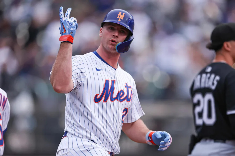 May 27, 2025; New York City, New York, USA; New York Mets first baseman Pete Alonso (20) reacts after hitting a two run home run during the first inning against the Chicago White Sox at Citi Field. (Vincent Carchietta/Imagn Images)