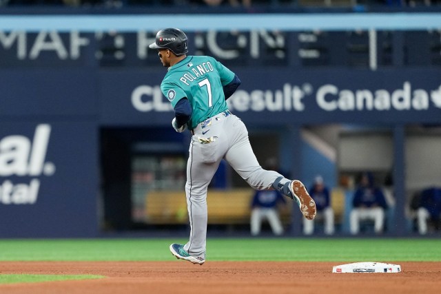 eattle Mariners infielder Jorge Polanco (7) circles the bases after hitting a three-run home run in the fifth inning against the Toronto Blue Jays during game two of the ALCS round for the 2025 MLB playoffs at Rogers Centre.