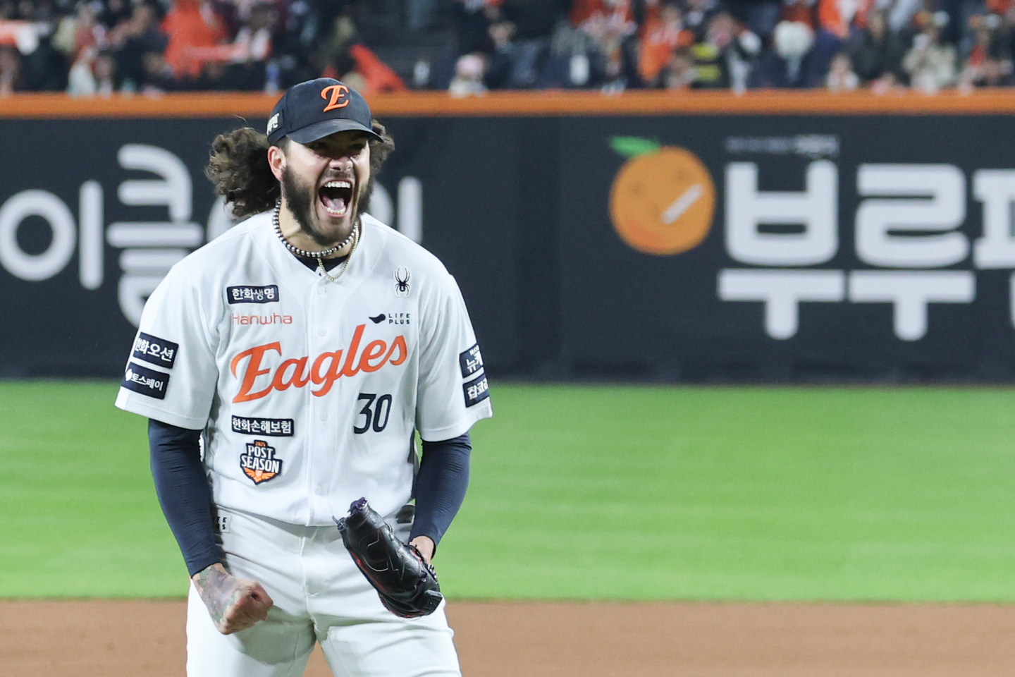 Hanwha Eagles starter Cody Ponce celebrates after striking out Moon Bo-gyeong of the LG Twins during Game 3 of the Korean Series at Daejeon Hanwha Life Ballpark in the central city of Daejeon, in this Oct. 29. [YONHAP] 