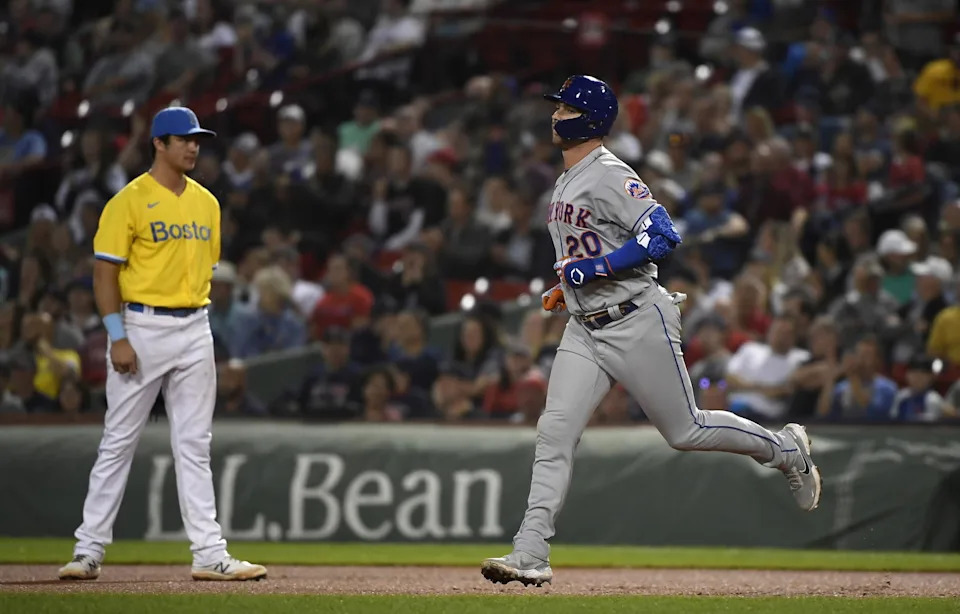 Sep 21, 2021; Boston, Massachusetts, USA; New York Mets designated hitter Pete Alonso (20) rounds the bases after hitting a home run against the Boston Red Sox during the eighth inning at Fenway Park. (Bob DeChiara/Imagn Images)