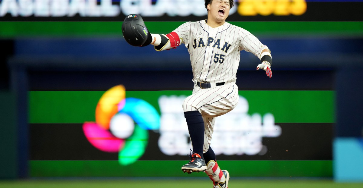 Should the Red Sox sign Japanese free agent Munetaka Murakami?