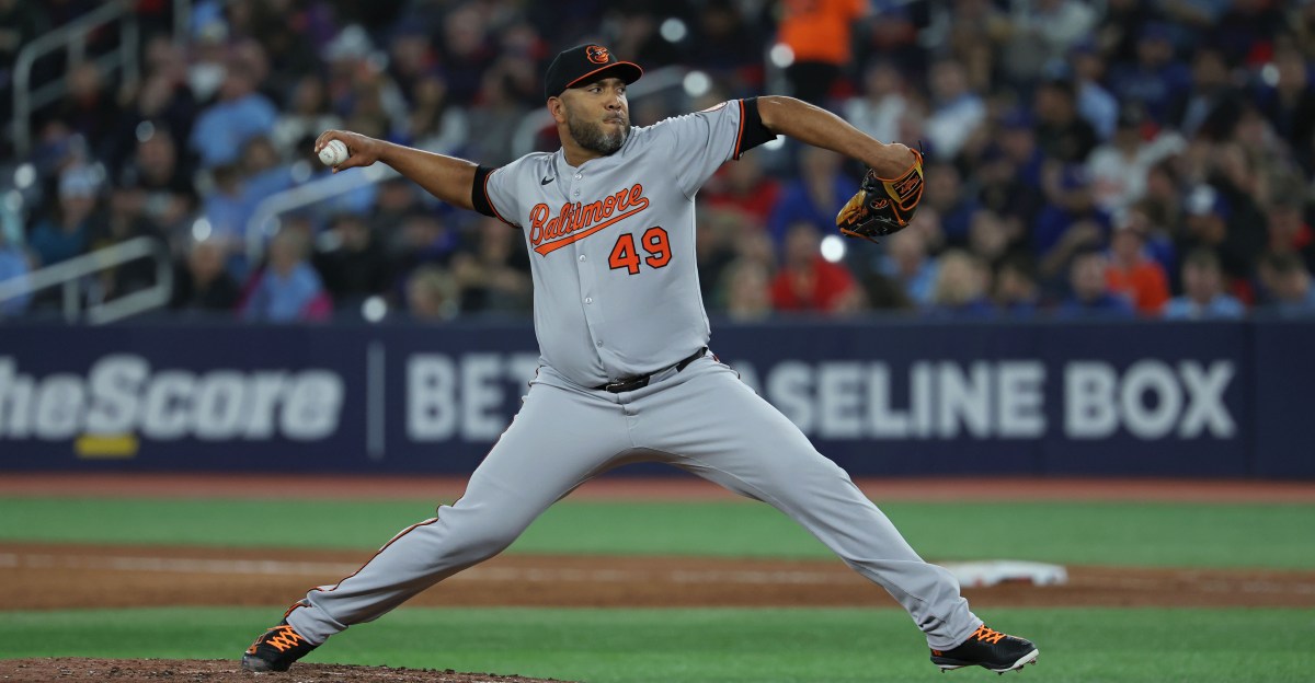 Orioles news: Albert Suárez back on minor league deal
