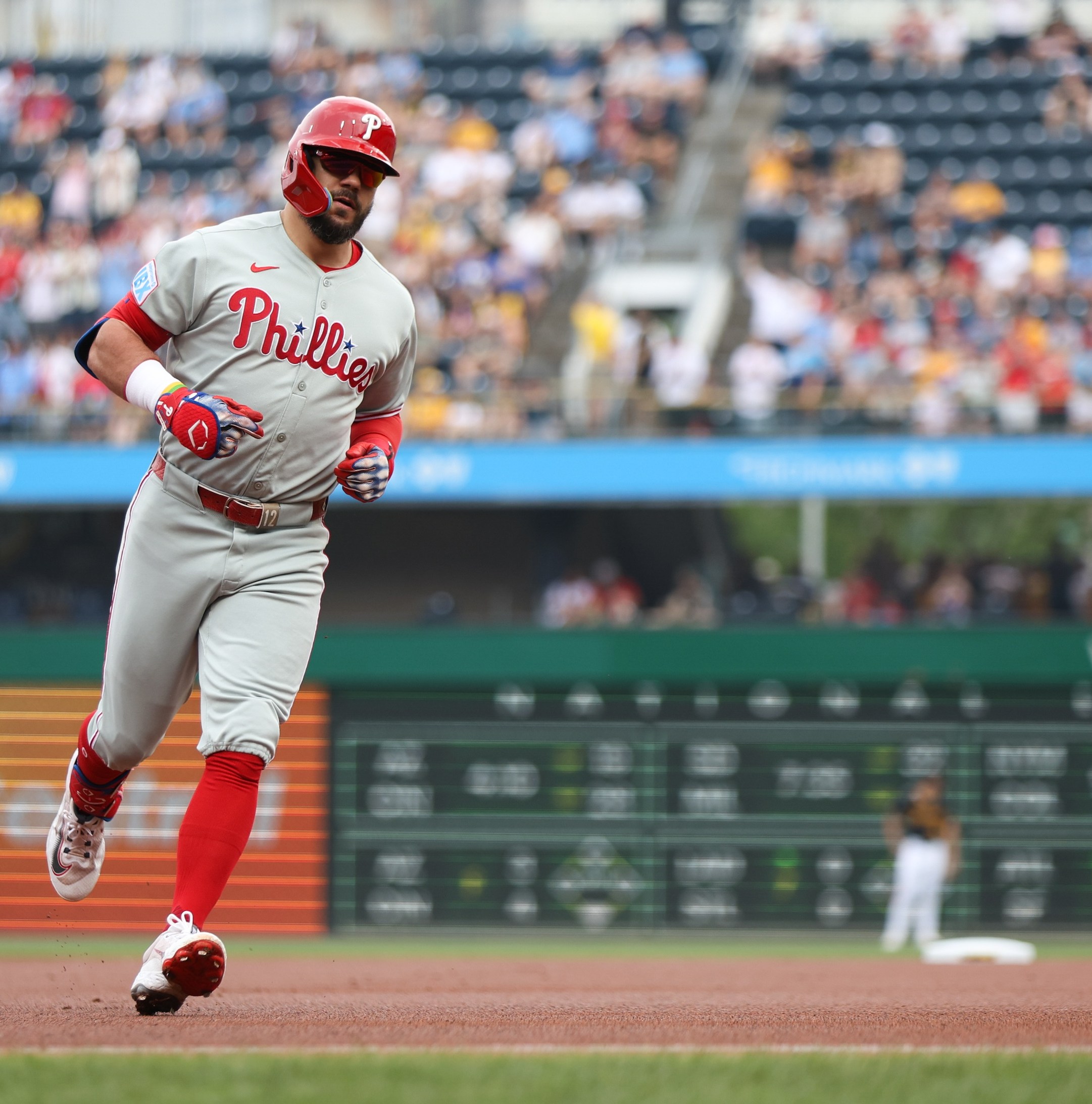 Report: Kyle Schwarber received offer from the Pirates