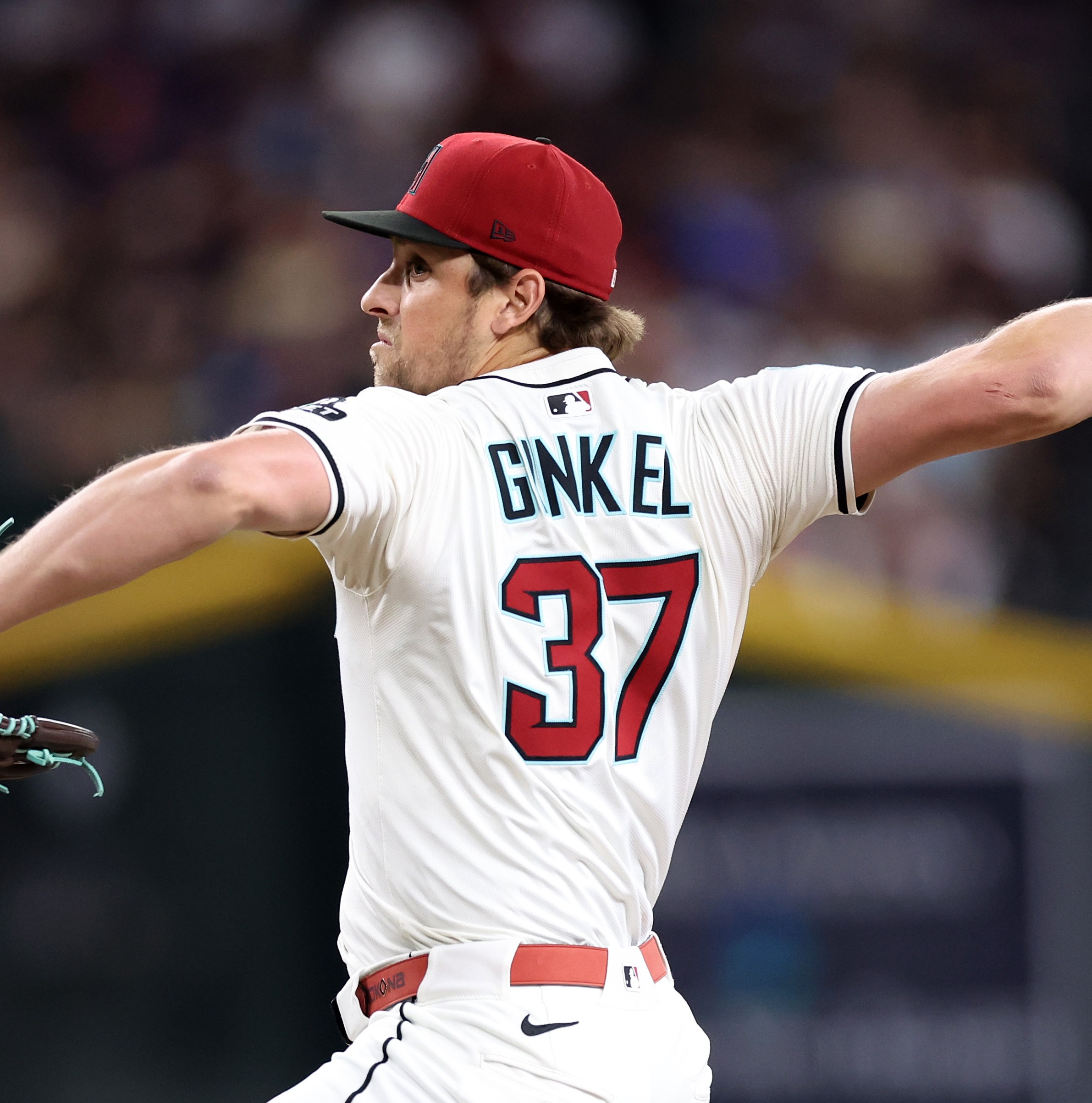 D-backs tender contracts to… just about everyone