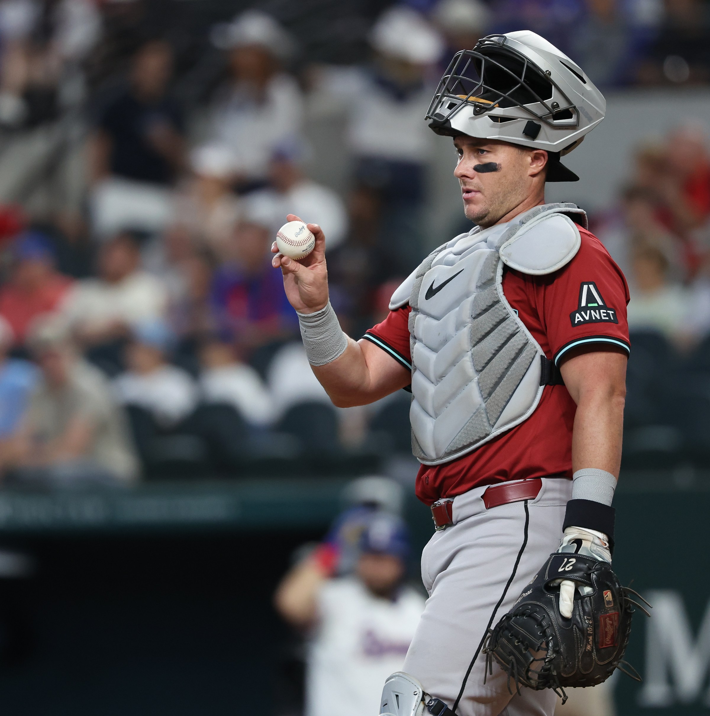 D-backs re-sign catcher James McCann