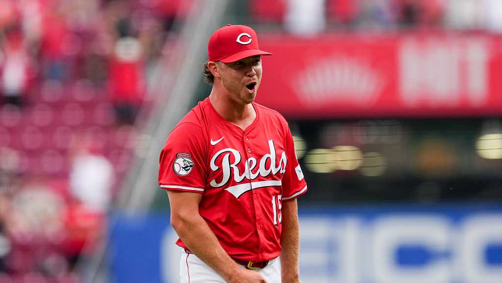 Reds re-sign veteran closer Emilio Pagan on 2-year deal