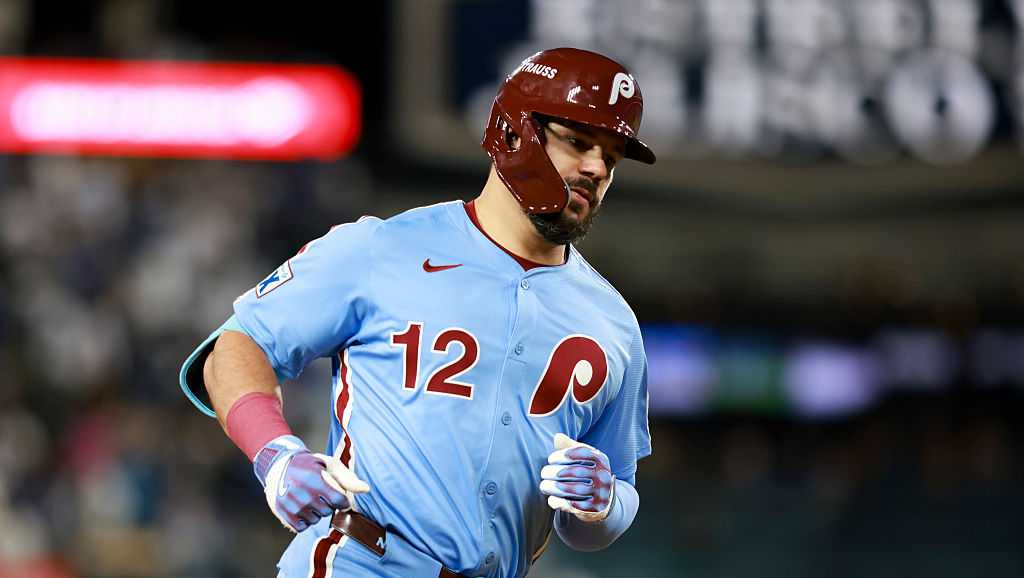 Kyle Schwarber staying with the Phillies, finalizing $150M deal