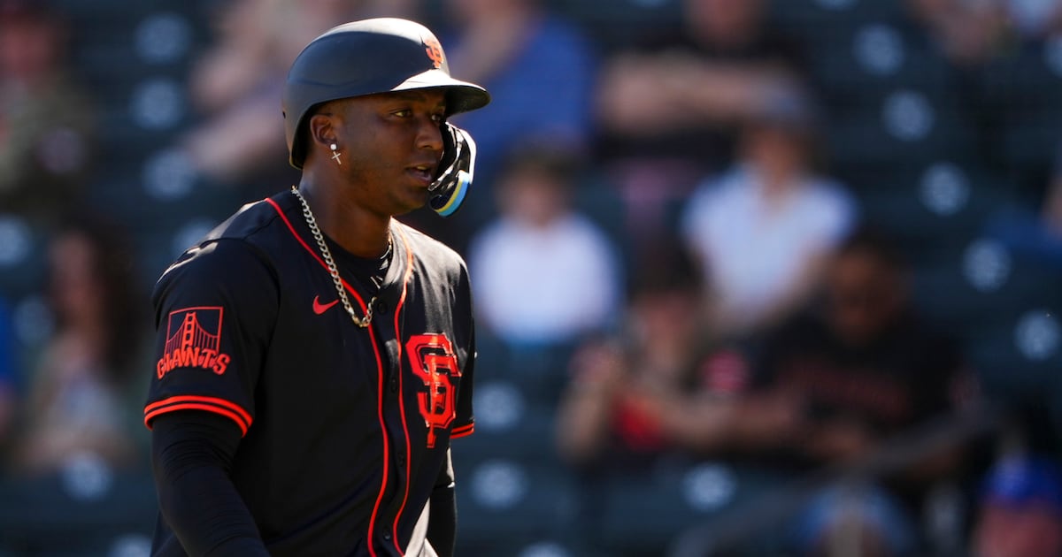 Pirates claim former top prospect from Giants