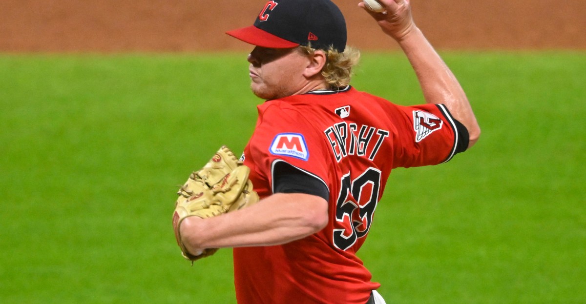 Jays Sign Nic Enright to a Minor League Contract