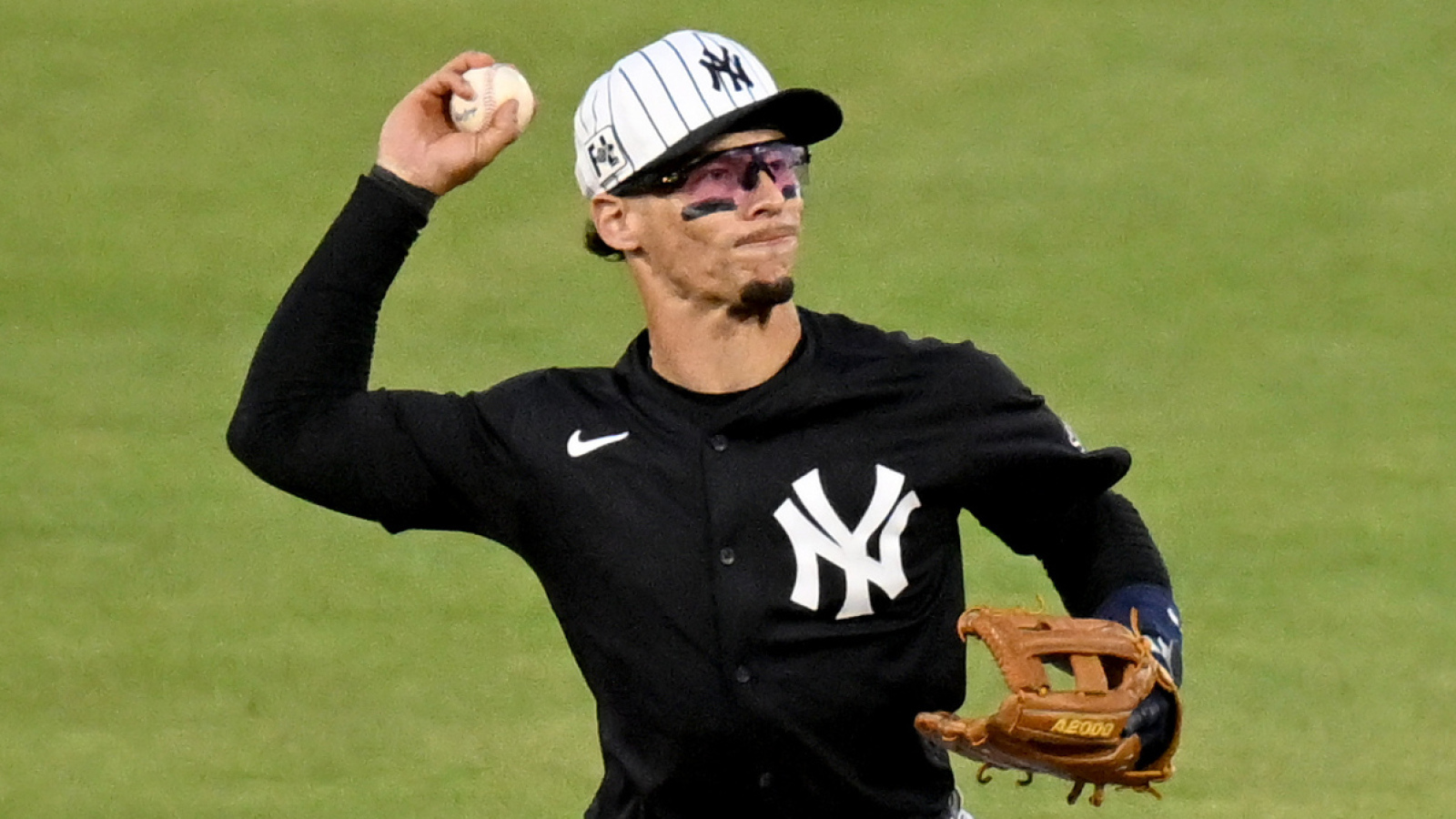 Rangers Sign Andrew Velazquez To Minor League Deal