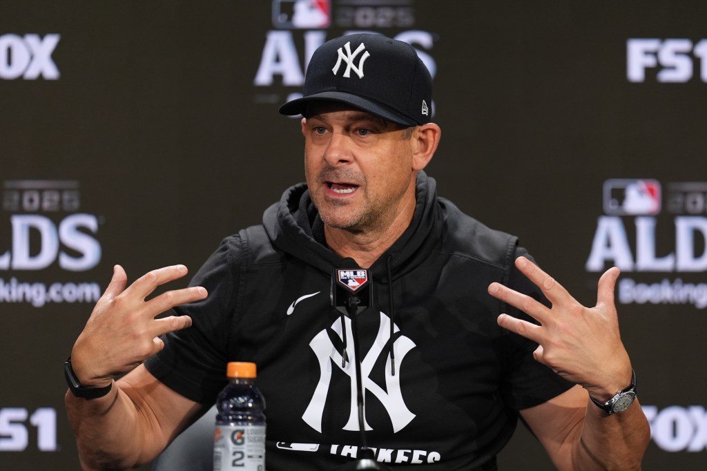 Aaron Boone speaks at the winter meetings on Dec. 8, 2025. 