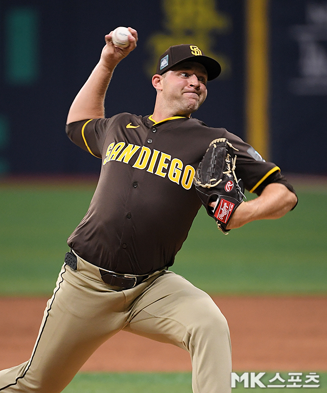 Song Sung-moon signed a four-year contract and can play as an FA three years later. Photo courtesy = Kiwoom Heroes