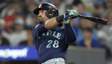Mariners Remain Interested In Re-Signing Eugenio Suarez