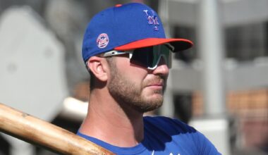 Pete Alonso holding a bat