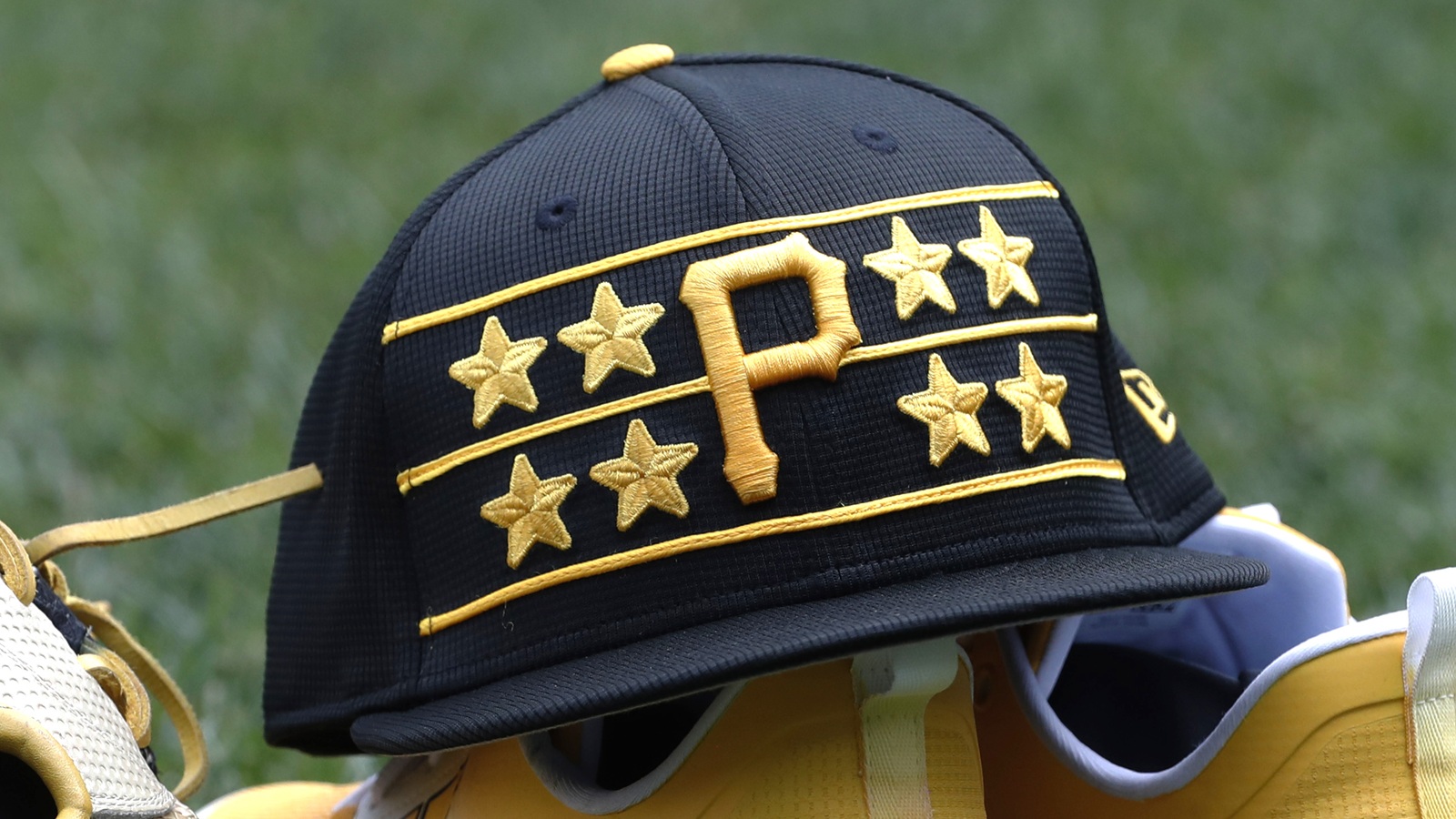 A Pittsburgh Pirates cap