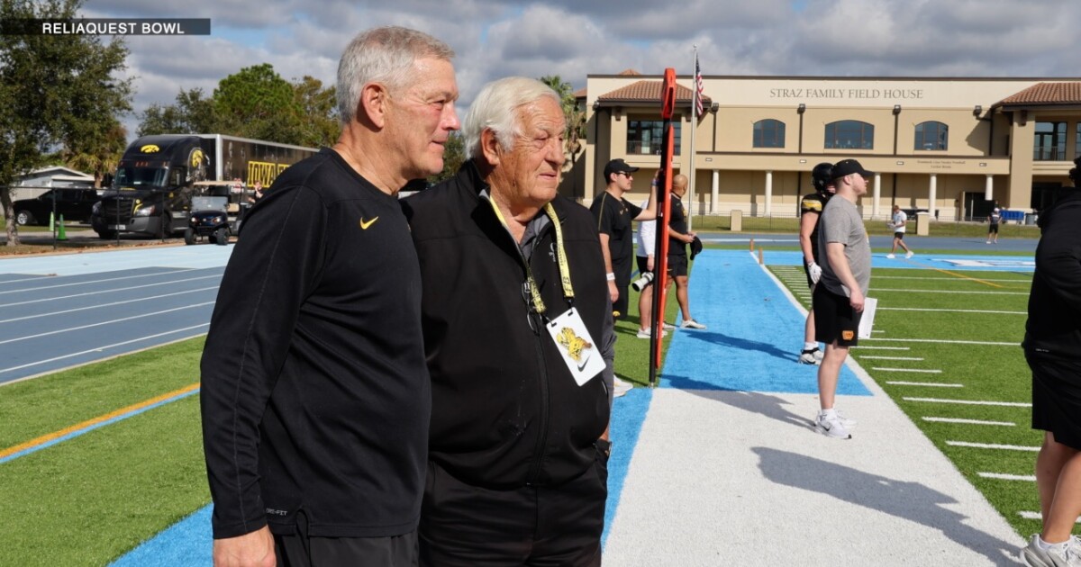 Bucs' coach Tom Moore meets with Iowa football team ahead of Reliaquest Bowl