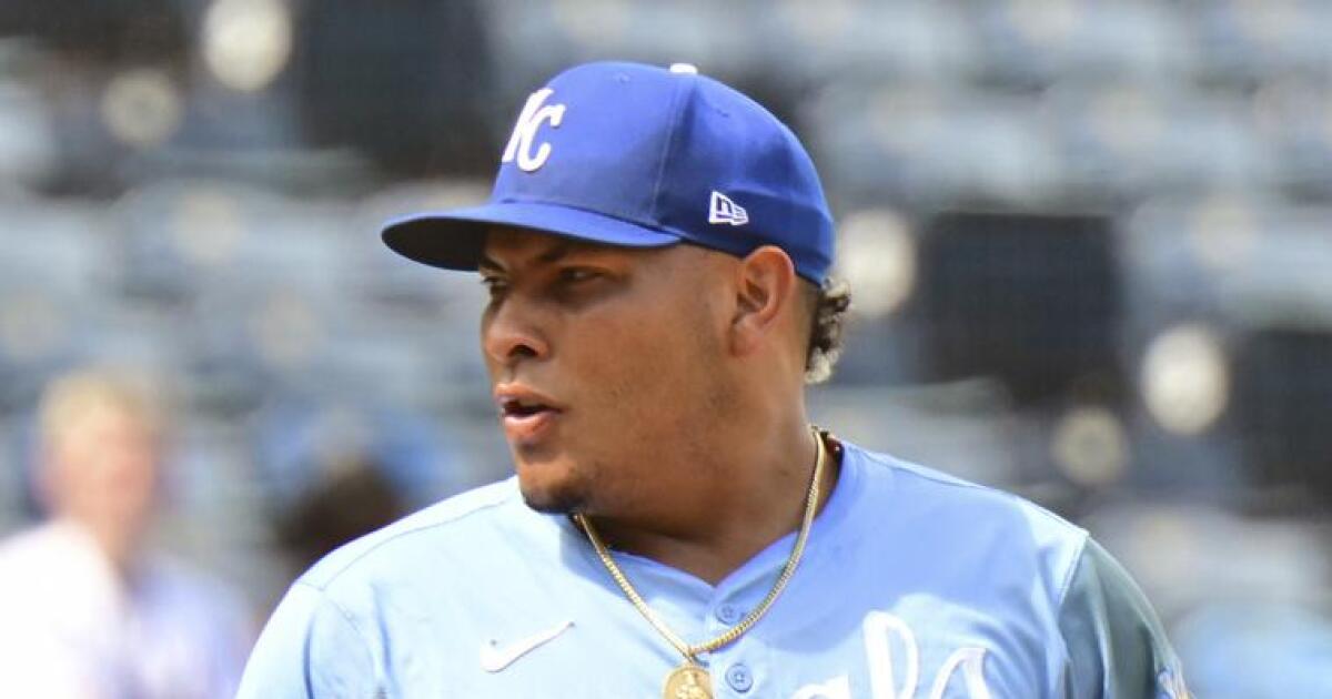 Brewers trade Nick Mears, Isaac Collins to Royals, acquire pitcher Angel Zerpa