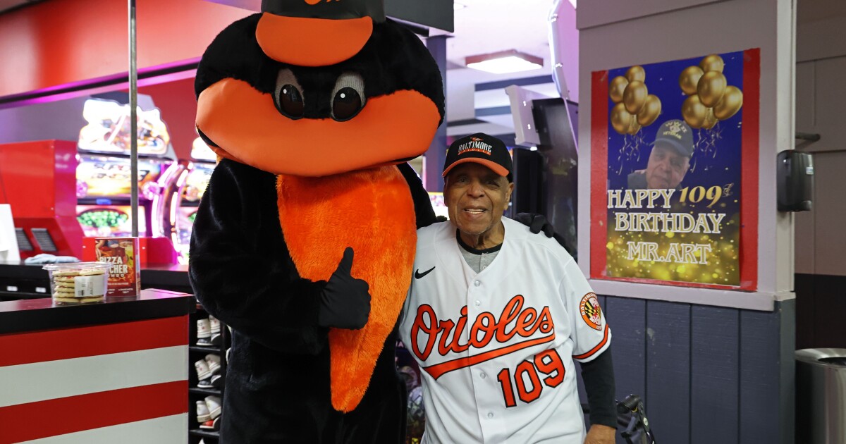 109-year-old WWII, Korean War vet named 2026 Mo Gaba fan of the year