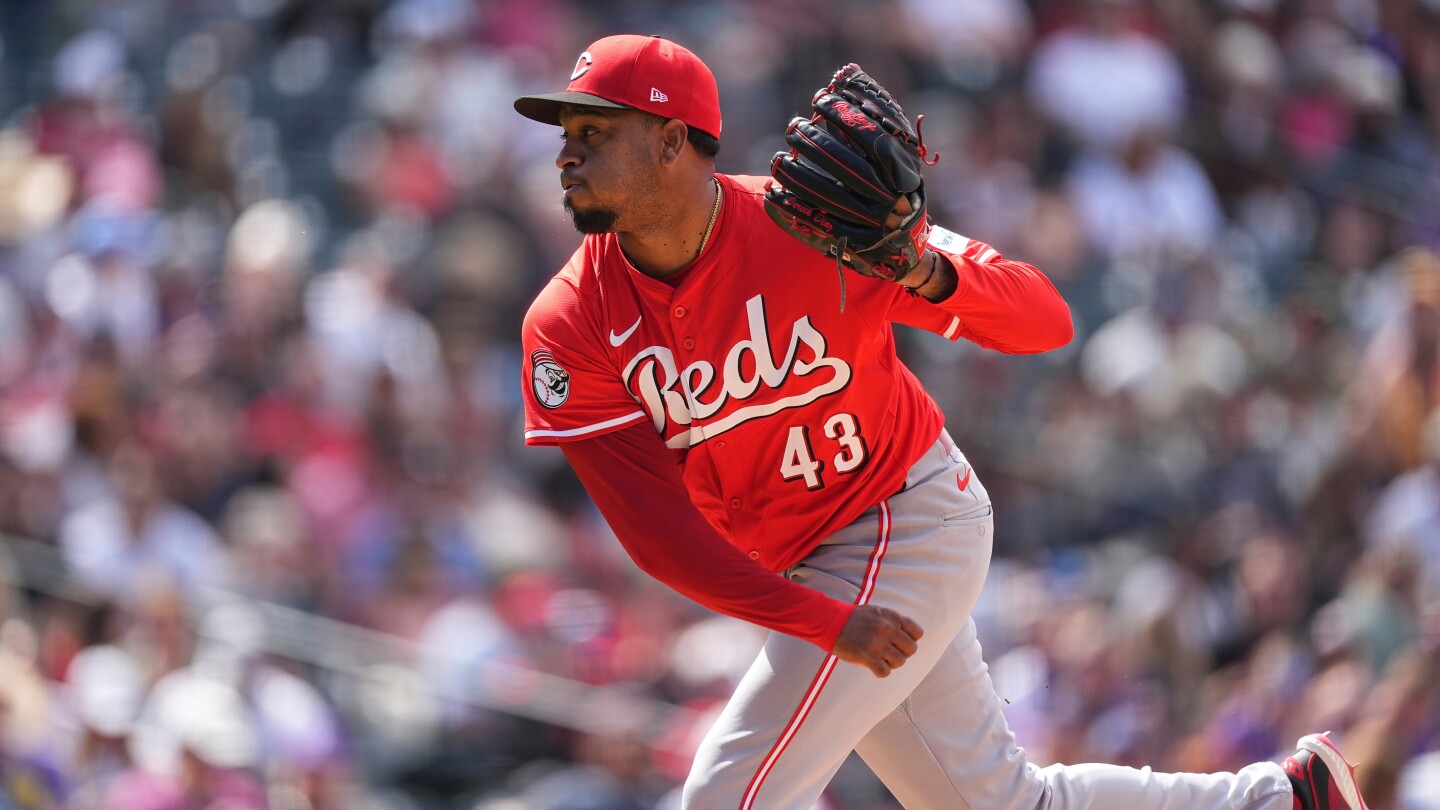 Texas Rangers sign former All-Star reliever Alexis Díaz to a 1-year contract