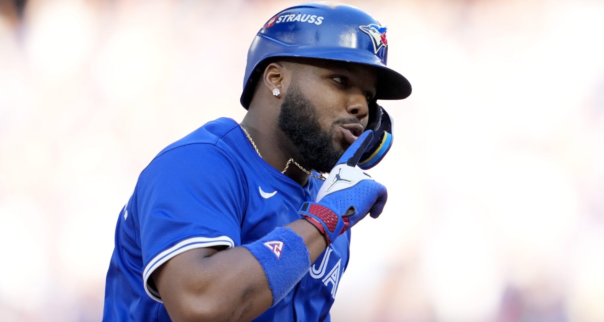 Vladimir Guerrero Jr. Sparks Rumors With Message to $400 Million Free Agent