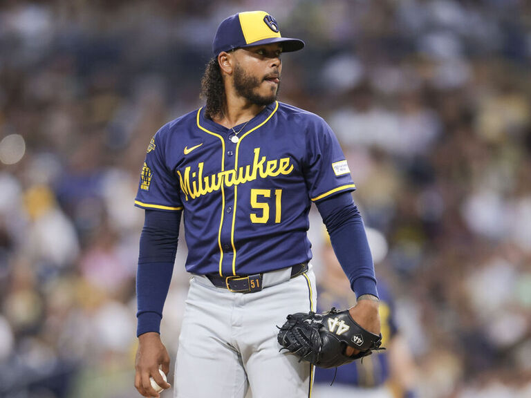 Report: Mets, Yankees among teams eyeing Brewers' Peralta, Megill