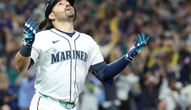 Mariners' Hollander: 'Certainly a chance' Suárez returns