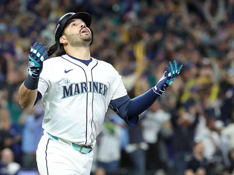 Mariners' Hollander: 'Certainly a chance' Suárez returns
