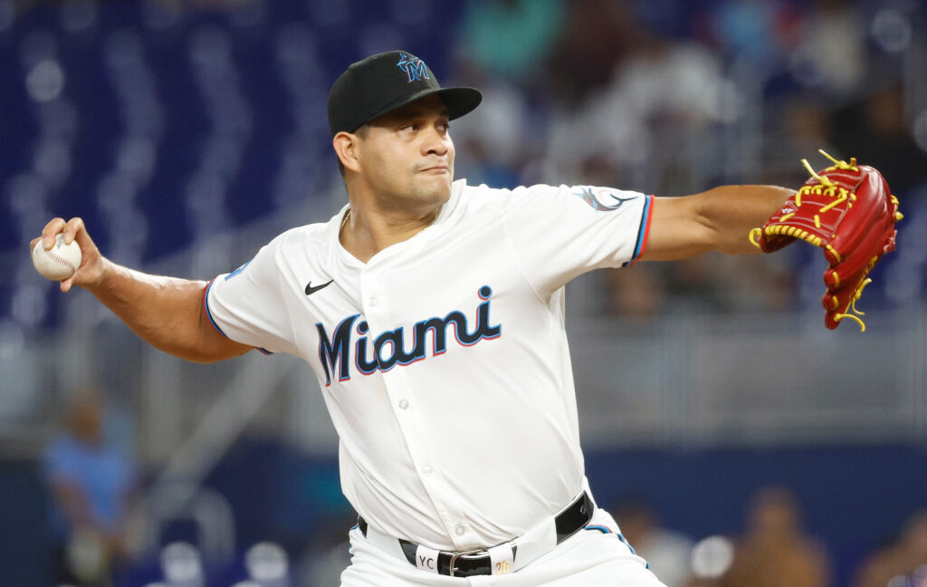 KBO League's LG Twins Re-Sign Yonny Chirinos, Austin Dean