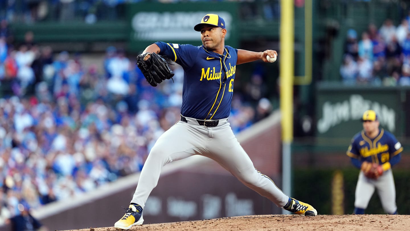 Division Series - Milwaukee Brewers v Chicago Cubs - Game 3