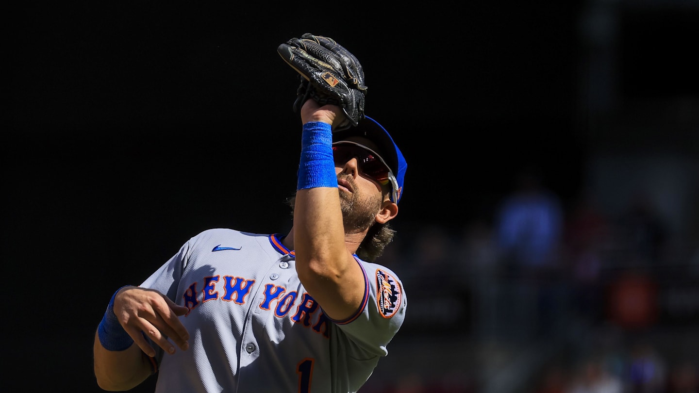 Sep 7, 2025; Cincinnati, Ohio, USA; New York Mets second baseman Jeff McNeil (1) catches a pop up hit by Cincinnati Reds second baseman Matt McLain (not pictured) in the seventh inning at Great American Ball Park. Mandatory Credit: Katie Stratman-Imagn Images