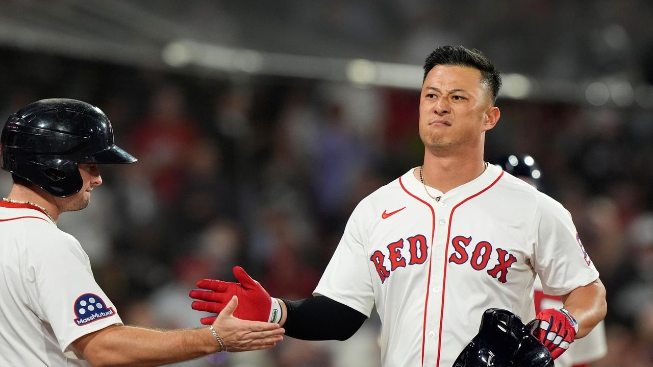 Details of Rob Refsnyder's $6.25 million, 1-year contract with the Seattle Mariners
