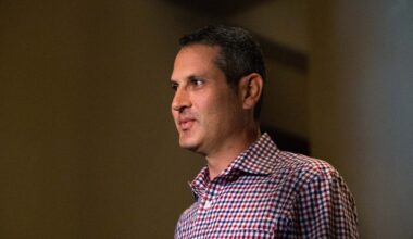 Former MN Twins GM Joins NL Rival