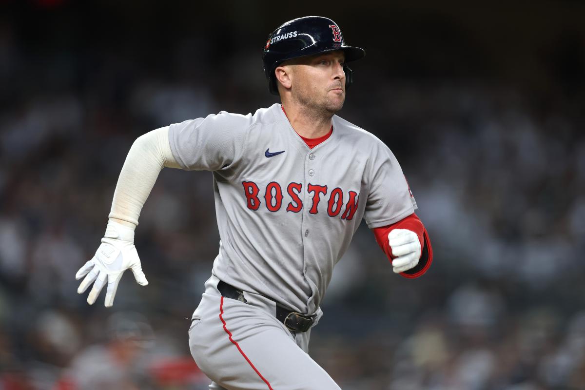 Alex Bregman has 'ball in his court' as free agency drags on: Alex Cora