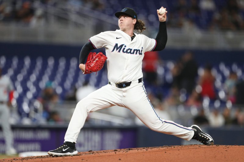 Yankees acquire left-hander Weathers from Marlins