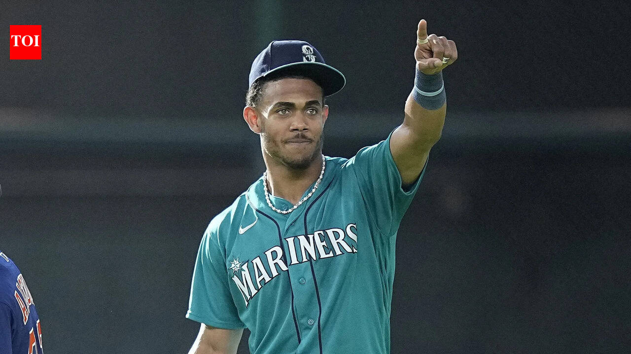 Seattle Mariners star Julio Rodríguez visits the Dominican Republic home he rebuilt, earning heartfelt praise from fans | MLB News