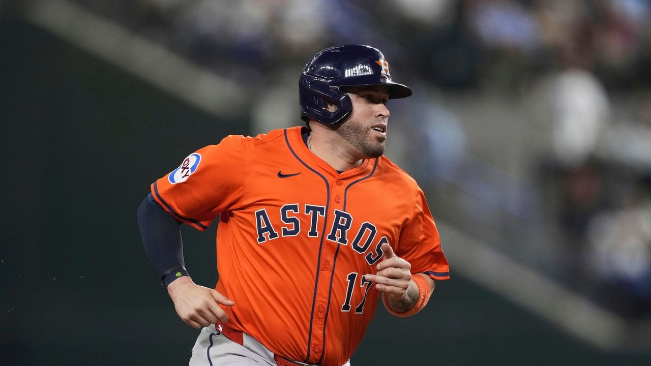 Catcher Victor Caratini and Twins agree to a $14 million, 2-year contract, AP source says