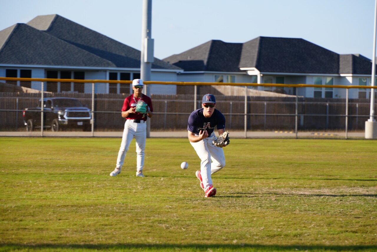 Veterans Memorial senior shortstop Trae Hernandez
