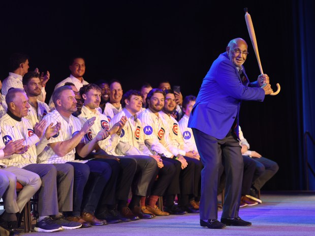 Billy Williams uses a baseball bat style cane to show off his famous swing after being introduced during day 1 of the Cubs Convention at the Sheraton Grand Chicago on Friday, Jan. 16, 2026. (Chris Sweda/Chicago Tribune)
