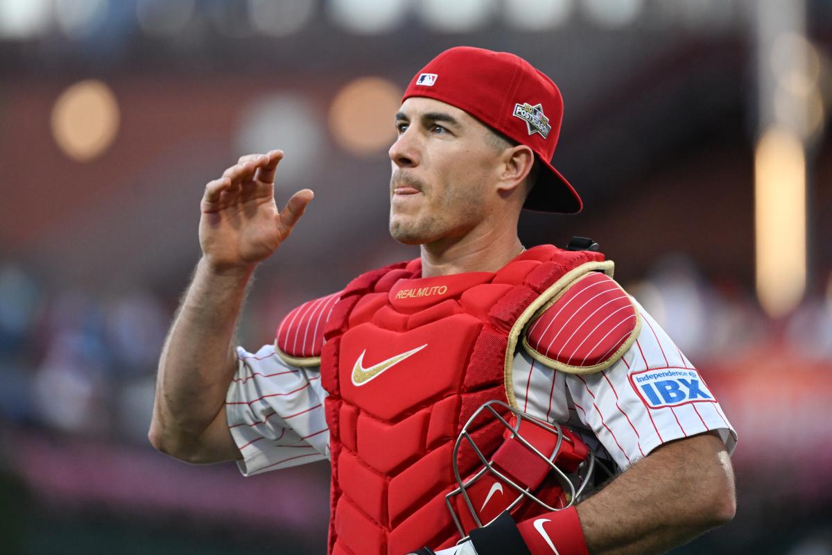 Phillies re-sign J.T. Realmuto to $45 million deal after missing out on Bo Bichette