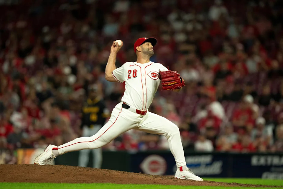 Cincinnati Reds pitcher Nick Martinez (28) pitches in the eleventh inning between Cincinnati Reds and Pittsburg Pirates at Great American Ball Park in Cincinnati on Sept. 24, 2025.