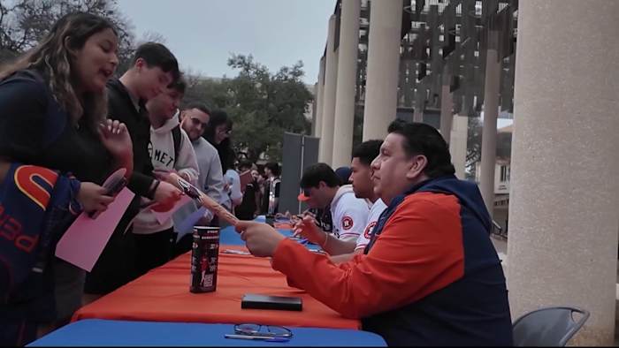 Astros Caravan stops at UTSA, connects pros with next generation