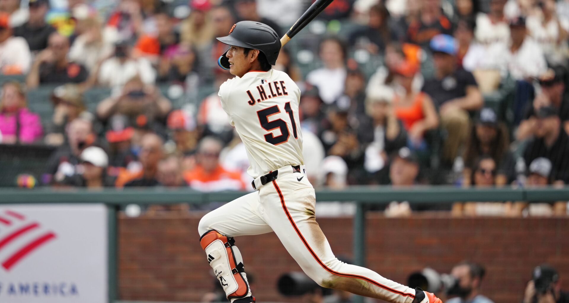 Giants outfielder Jung Hoo Lee detained at LAX